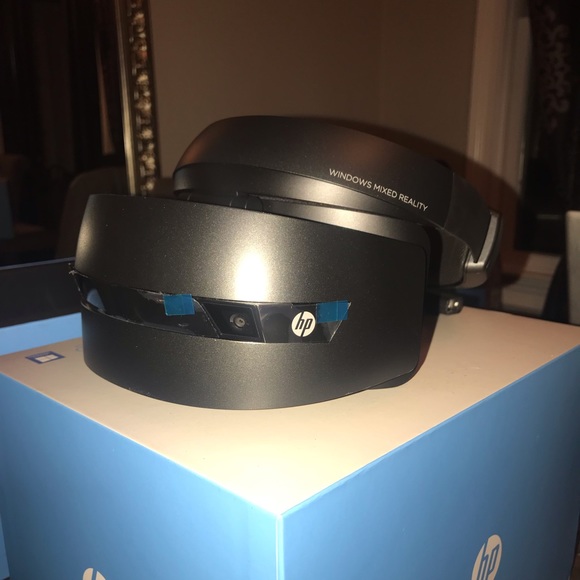 HP mixed reality headset and controllers